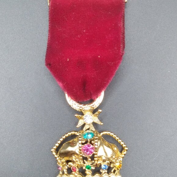 Vintage Red Velvet Rhinestone Crown Pendant Brooch - Picture 5 of 5